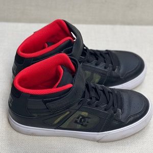 DC high top Sneaker Size 4